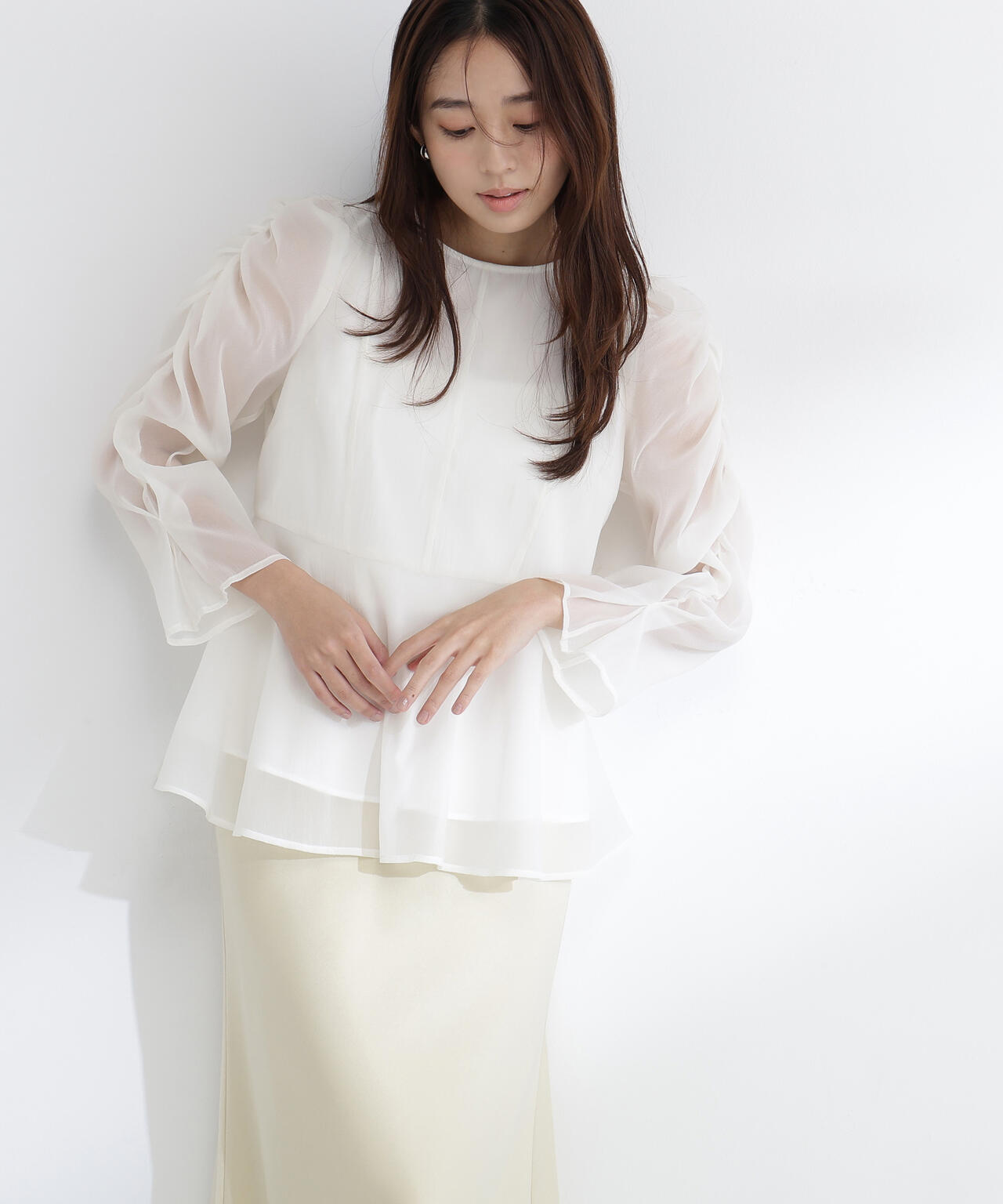 【一部店舗・mix.tokyo 限定カラー:ペールイエロー】シアーペプラムブラウス