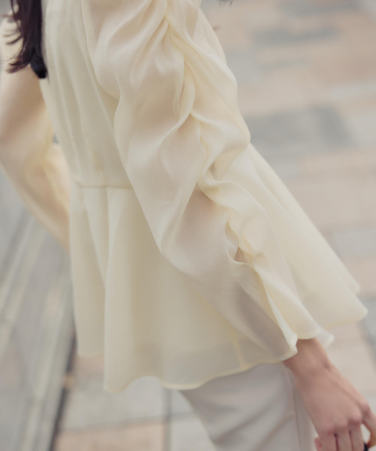 【一部店舗・mix.tokyo 限定カラー:ペールイエロー】シアーペプラムブラウス