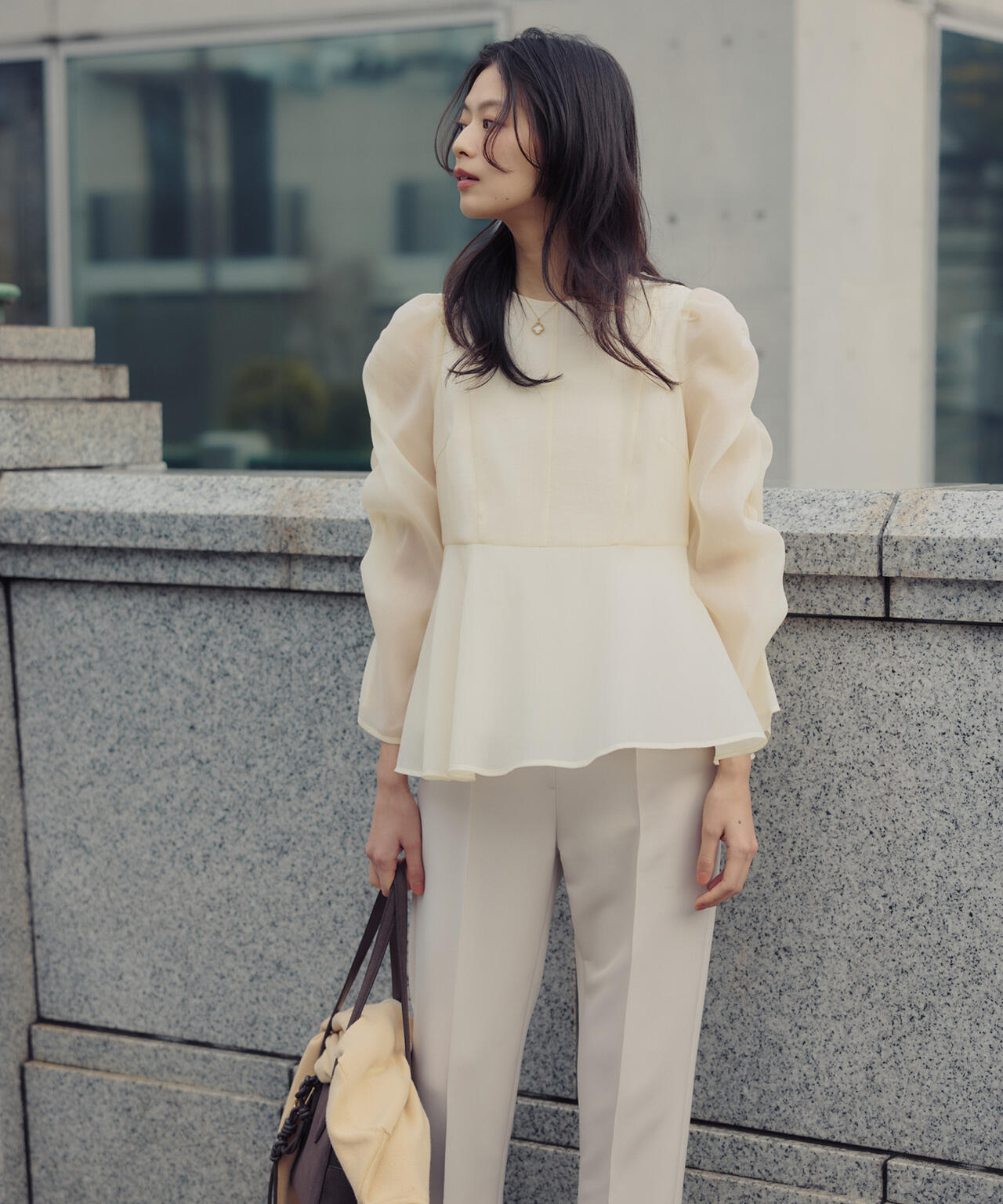 【一部店舗・mix.tokyo 限定カラー:ペールイエロー】シアーペプラムブラウス