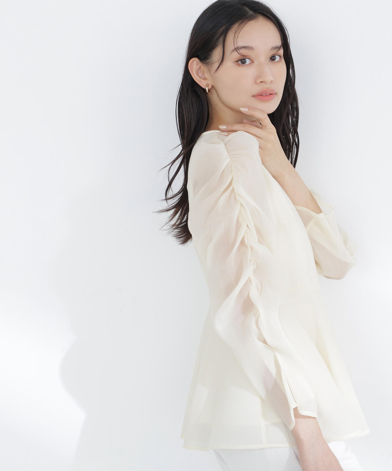 【一部店舗・mix.tokyo 限定カラー:ペールイエロー】シアーペプラムブラウス