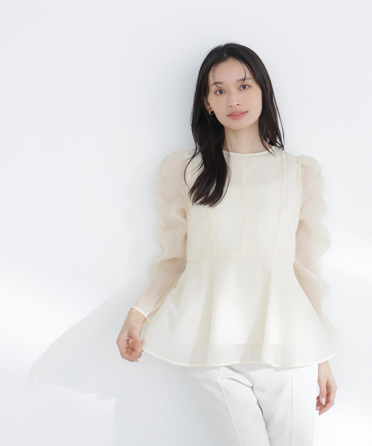 【一部店舗・mix.tokyo 限定カラー:ペールイエロー】シアーペプラムブラウス