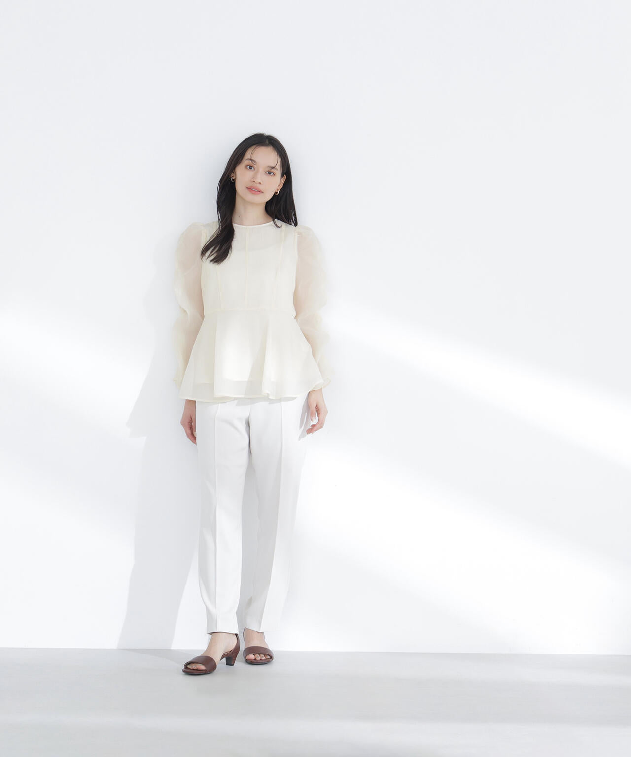 【一部店舗・mix.tokyo 限定カラー:ペールイエロー】シアーペプラムブラウス