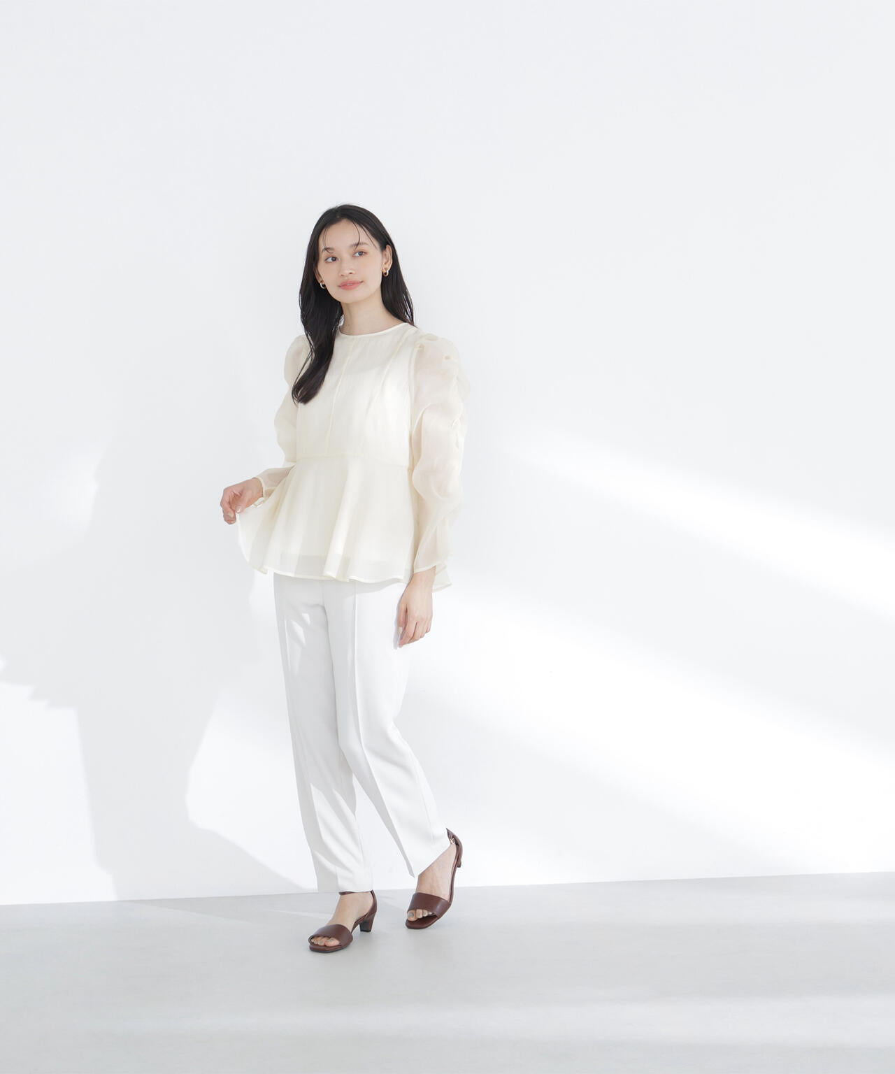 【一部店舗・mix.tokyo 限定カラー:ペールイエロー】シアーペプラムブラウス