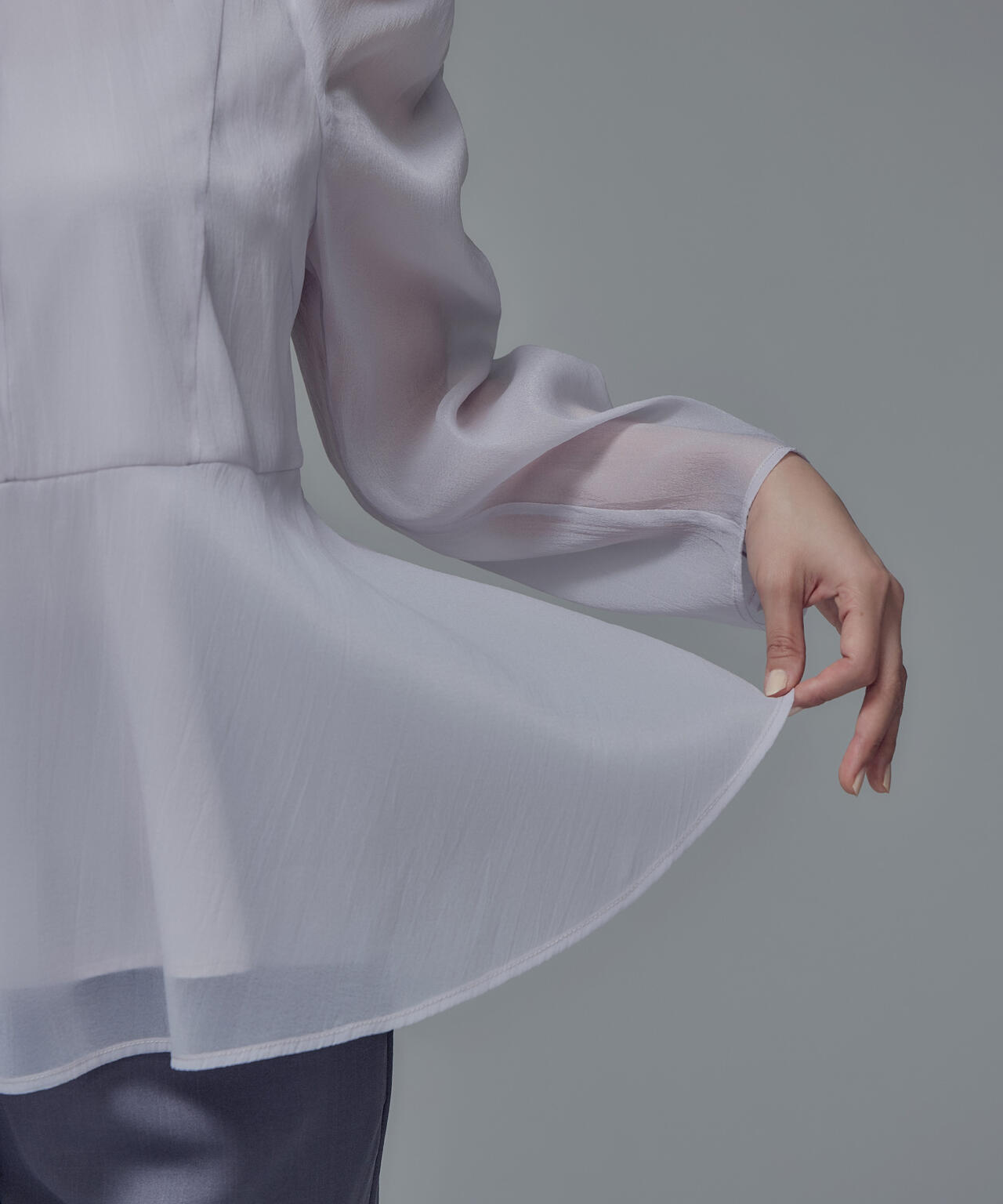 【一部店舗・mix.tokyo 限定カラー:ペールイエロー】シアーペプラムブラウス