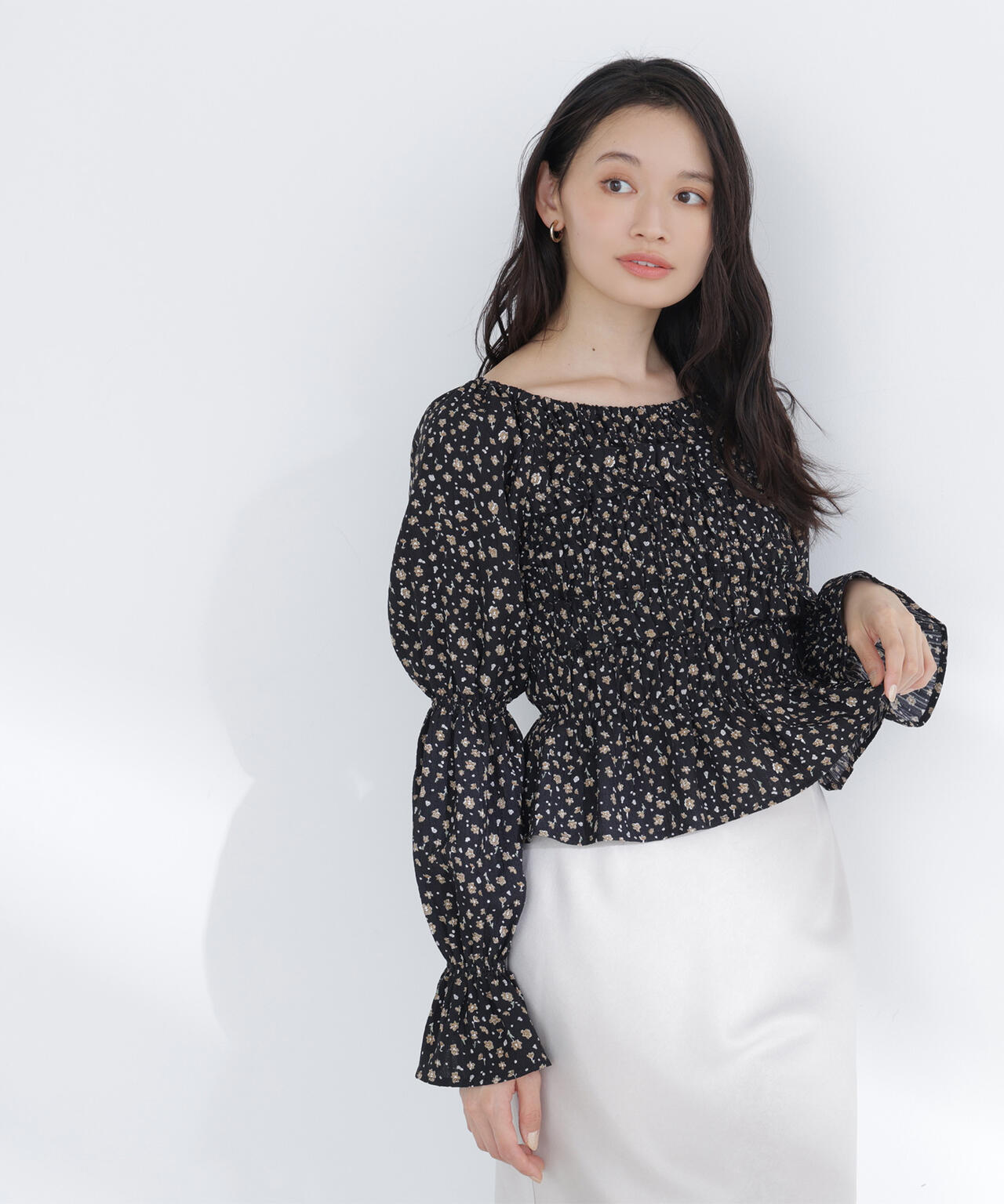 ミニフラワーシャーリングブラウス