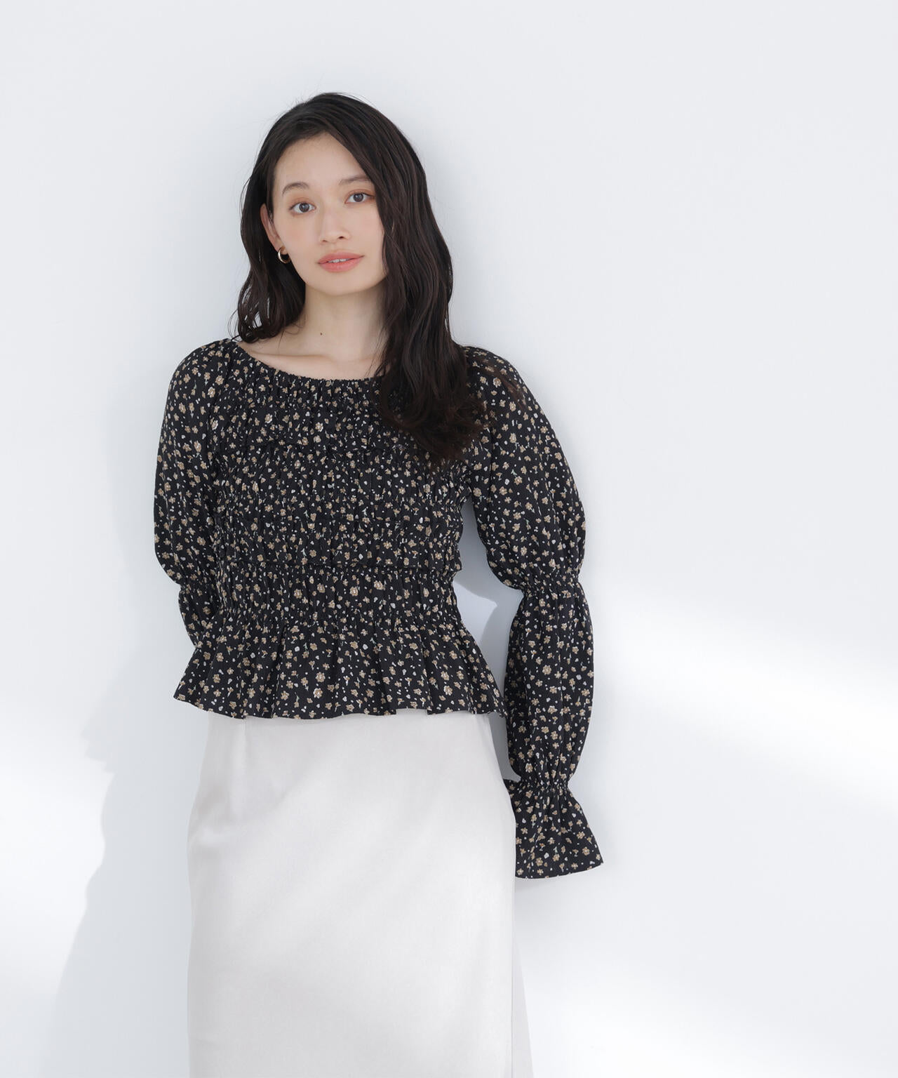 ミニフラワーシャーリングブラウス