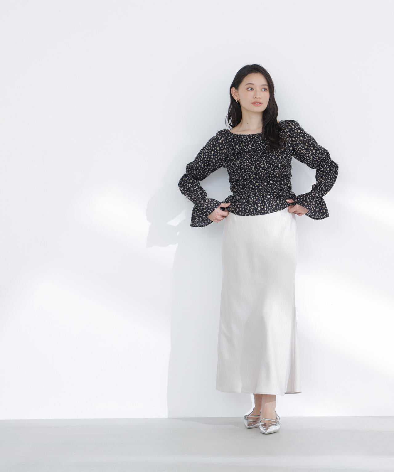 ミニフラワーシャーリングブラウス