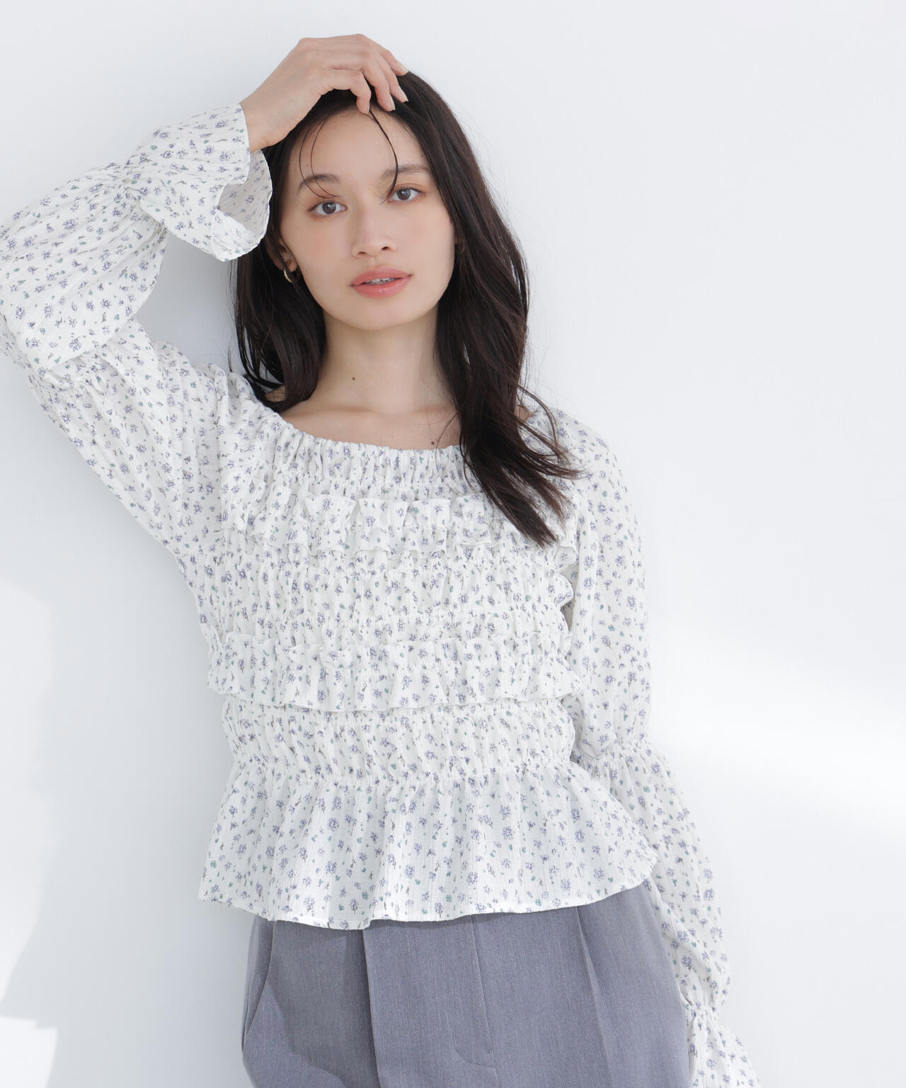 ミニフラワーシャーリングブラウス