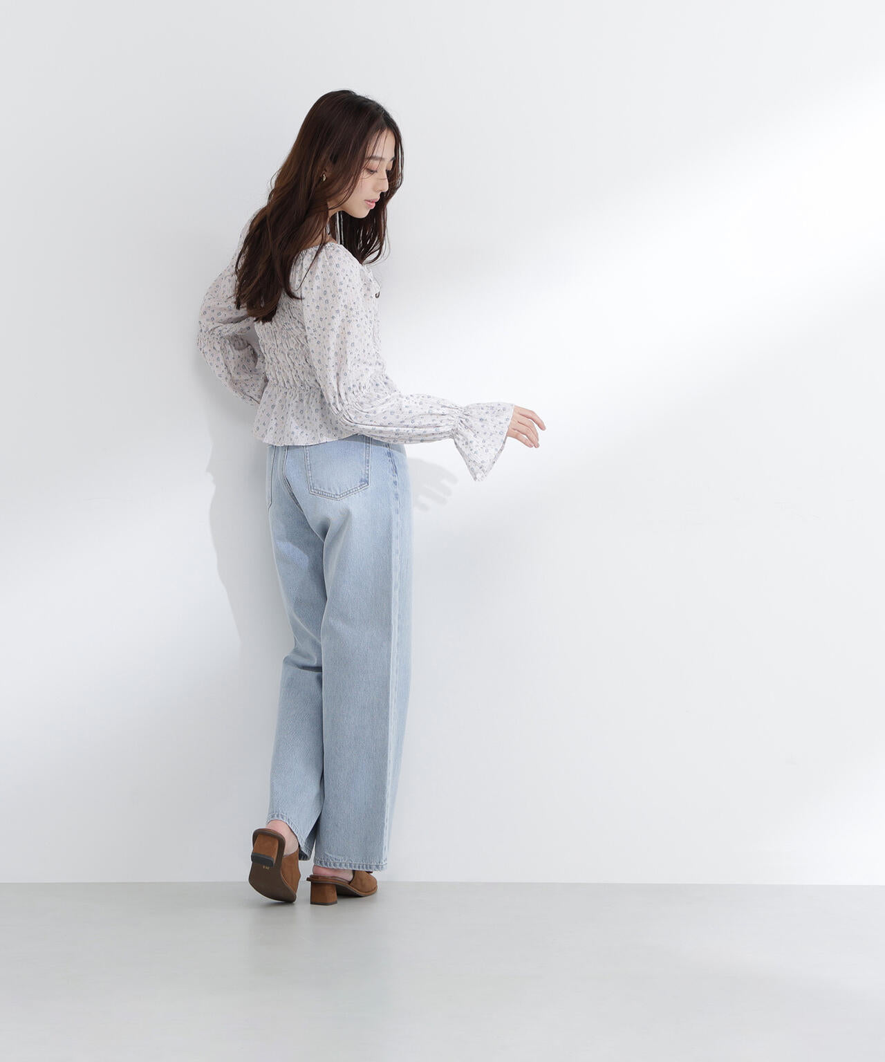 ミニフラワーシャーリングブラウス