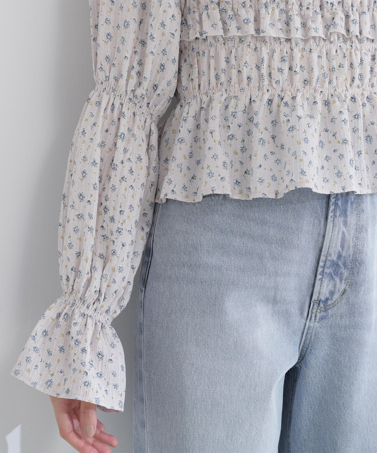 ミニフラワーシャーリングブラウス