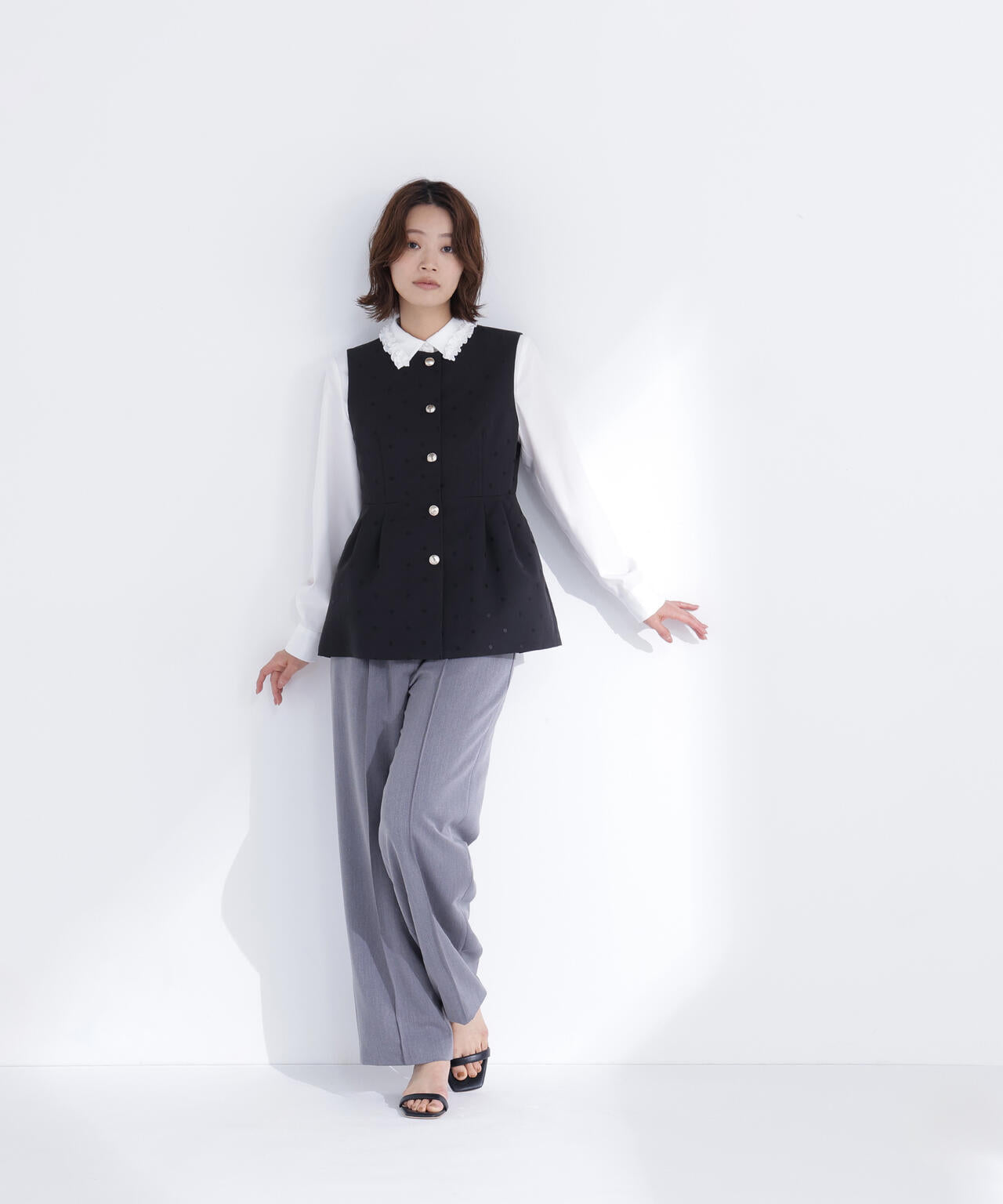 フリルカラーシャツ