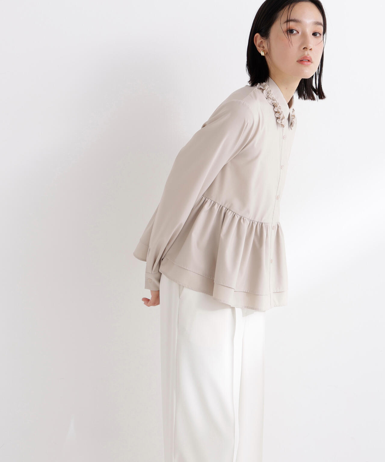 フリルカラーシャツ