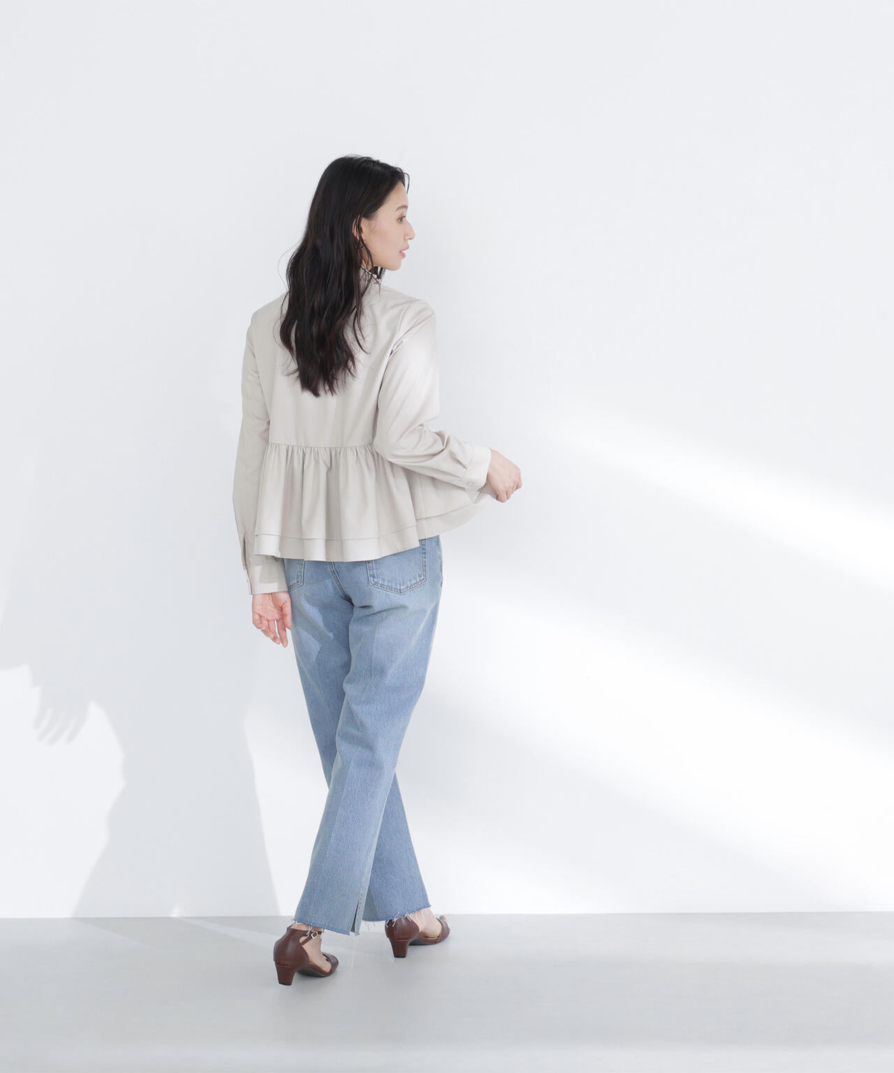 フリルカラーシャツ