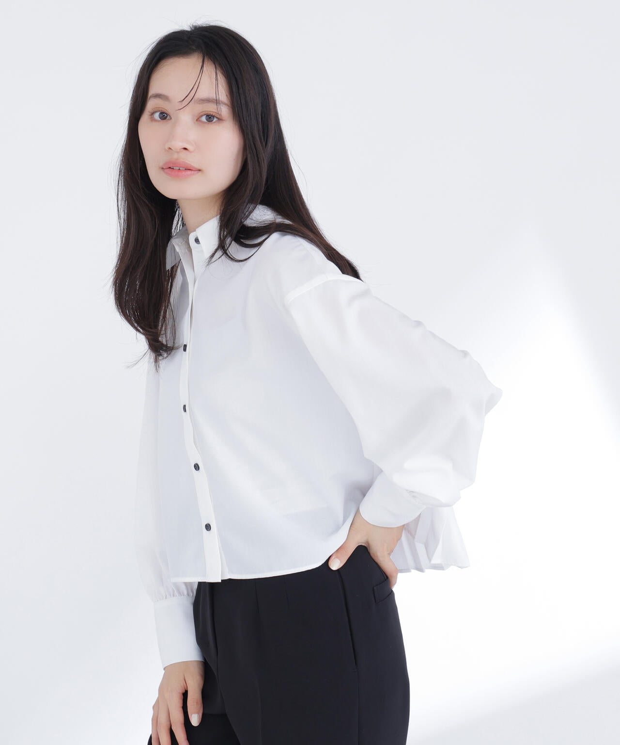 バックプリーツデザインシャツ