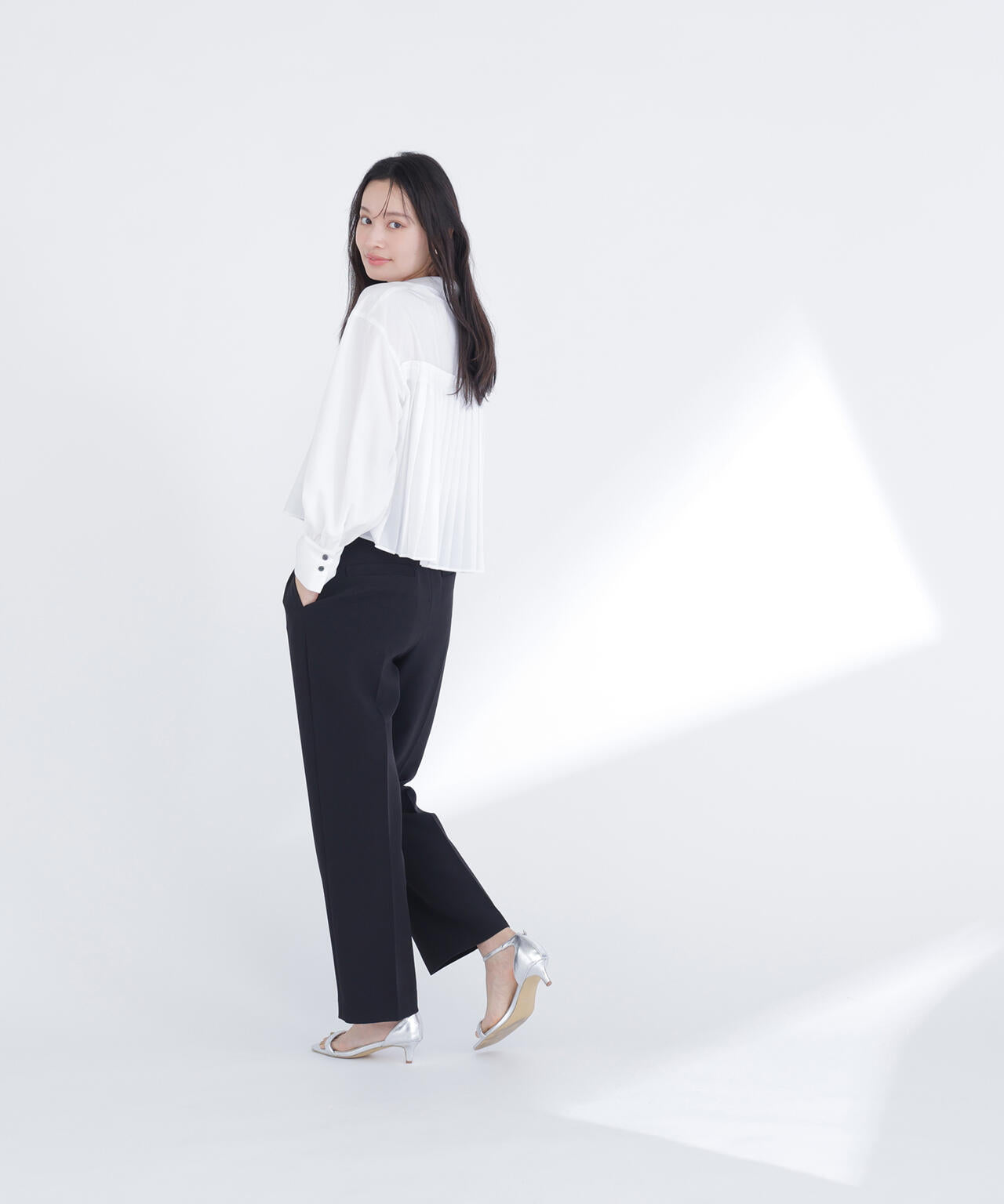 バックプリーツデザインシャツ