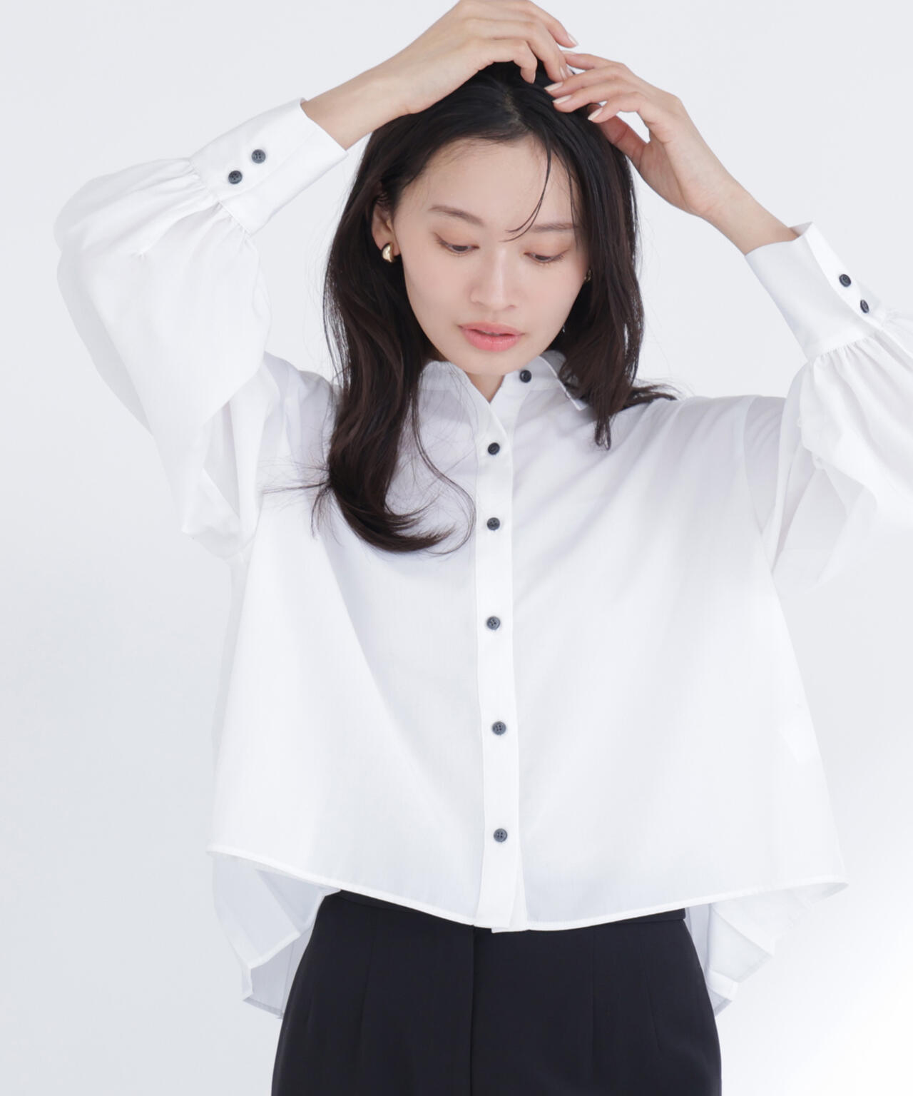 バックプリーツデザインシャツ