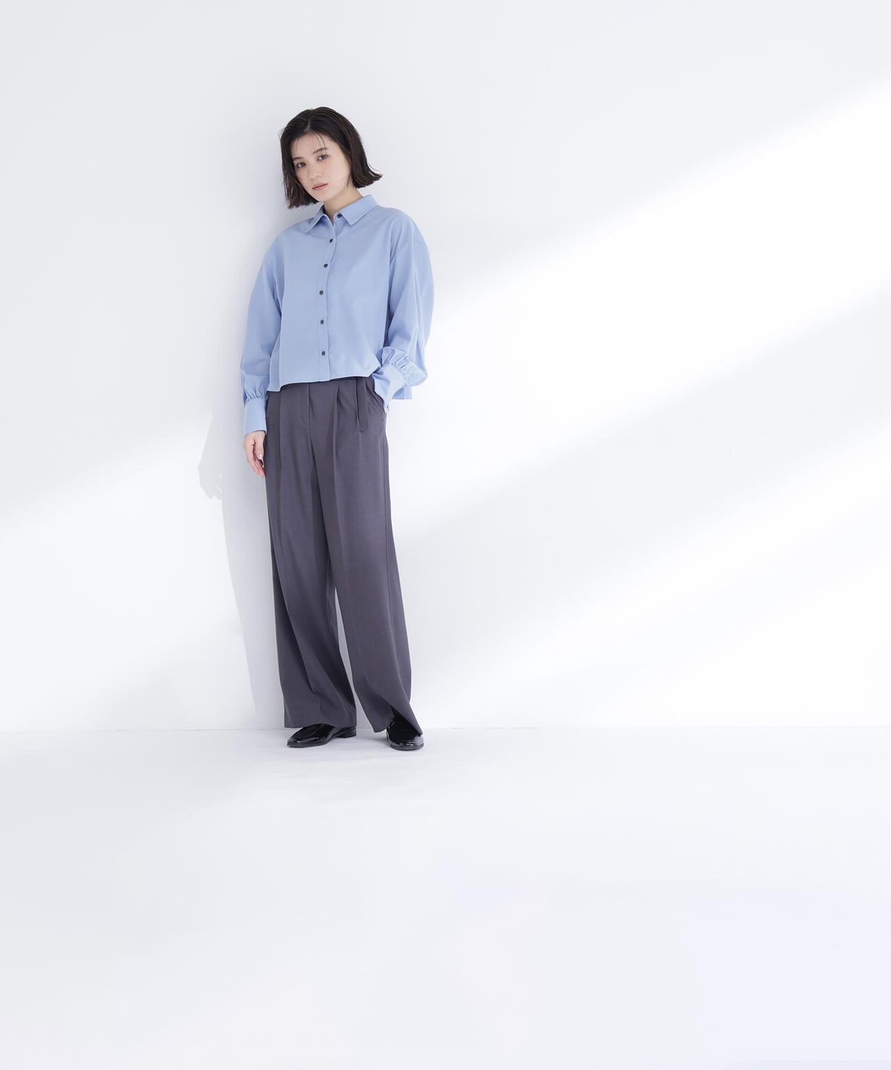 バックプリーツデザインシャツ