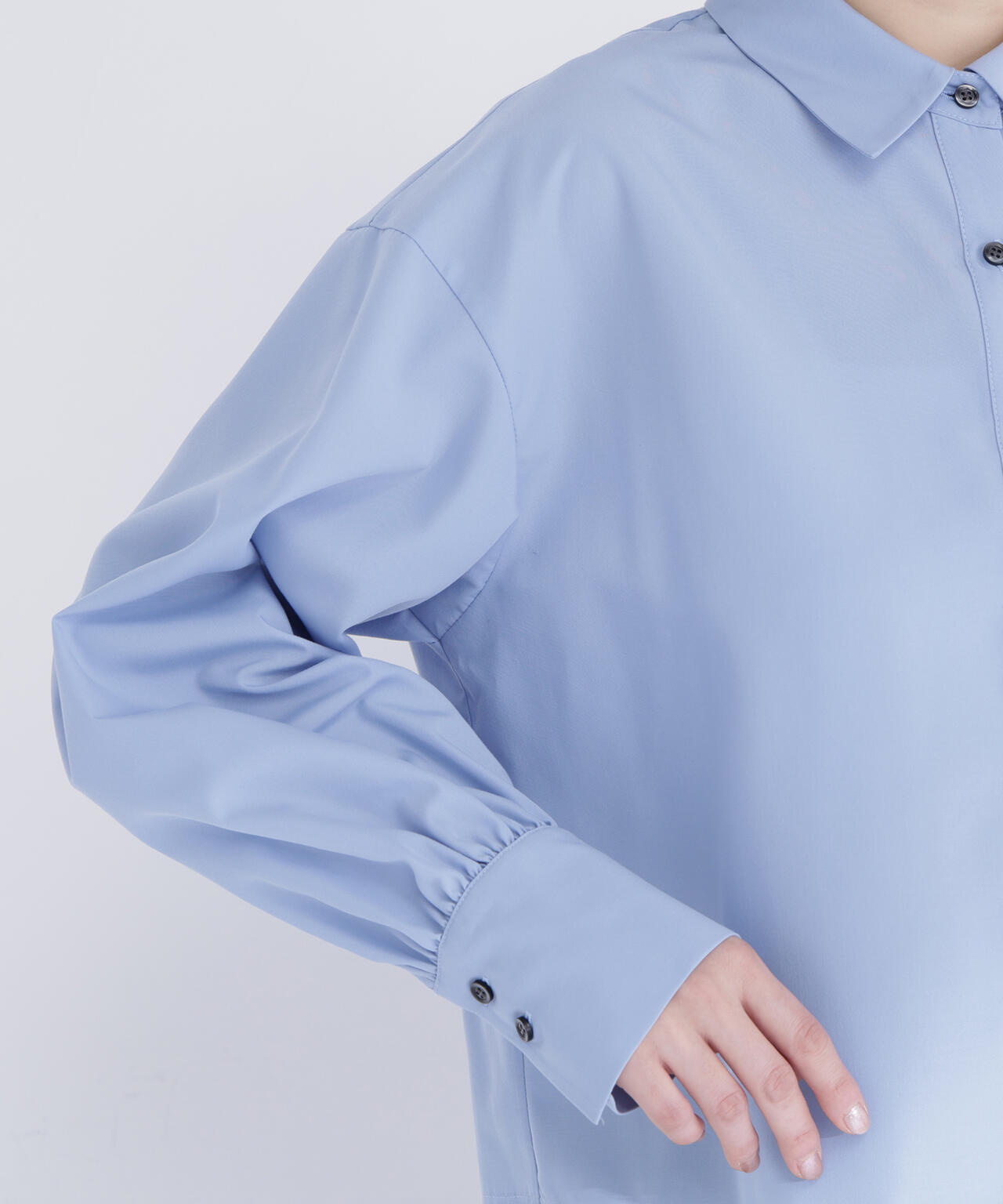 バックプリーツデザインシャツ