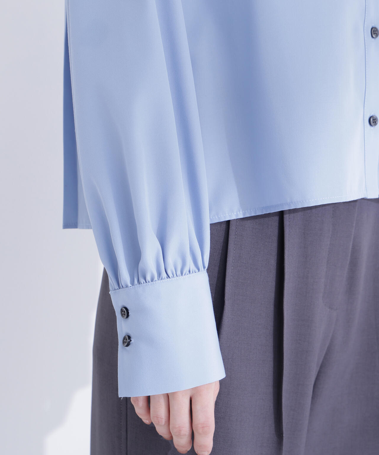 バックプリーツデザインシャツ