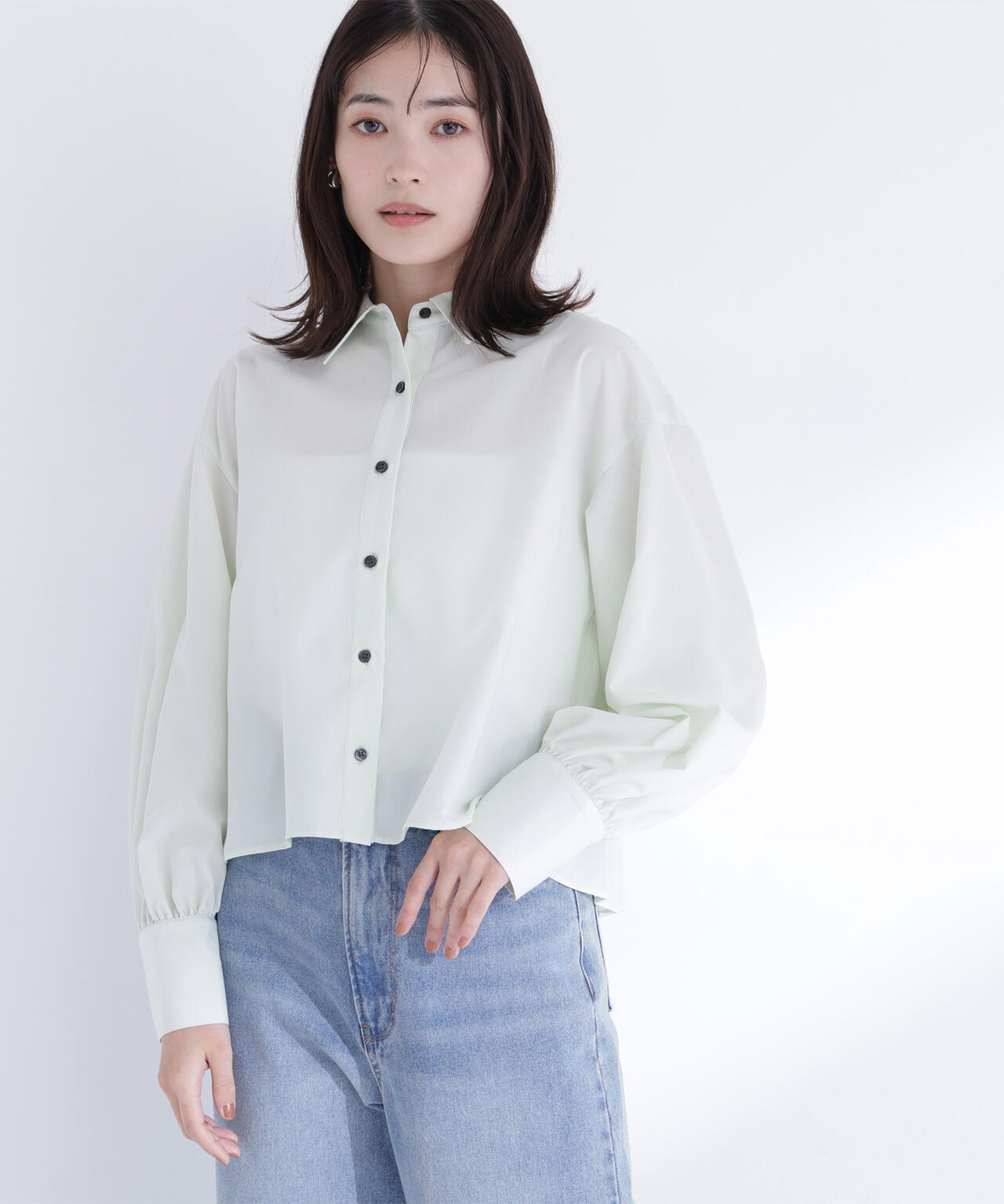 バックプリーツデザインシャツ