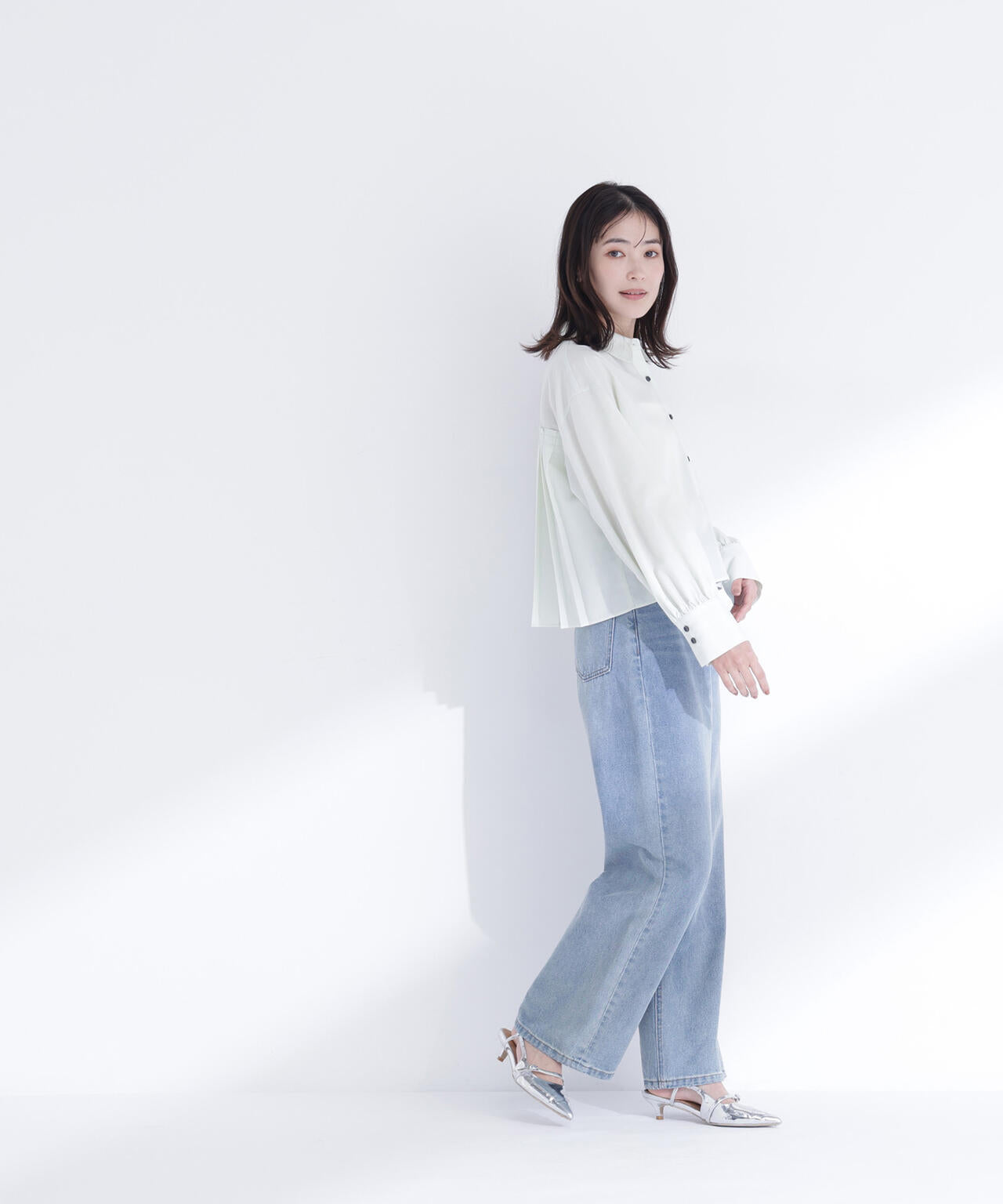 バックプリーツデザインシャツ