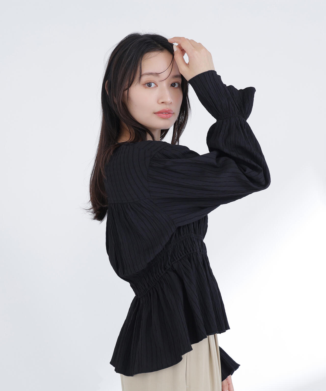 Vネックギャザーブラウス