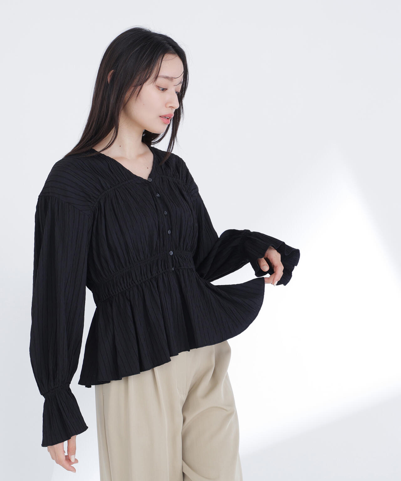 Vネックギャザーブラウス