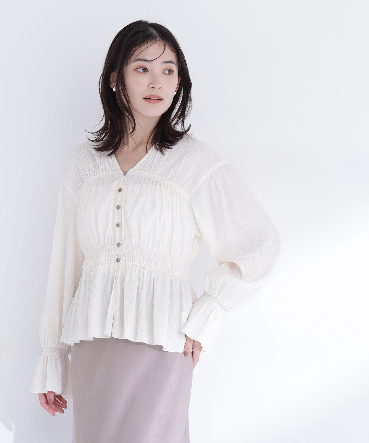 Vネックギャザーブラウス