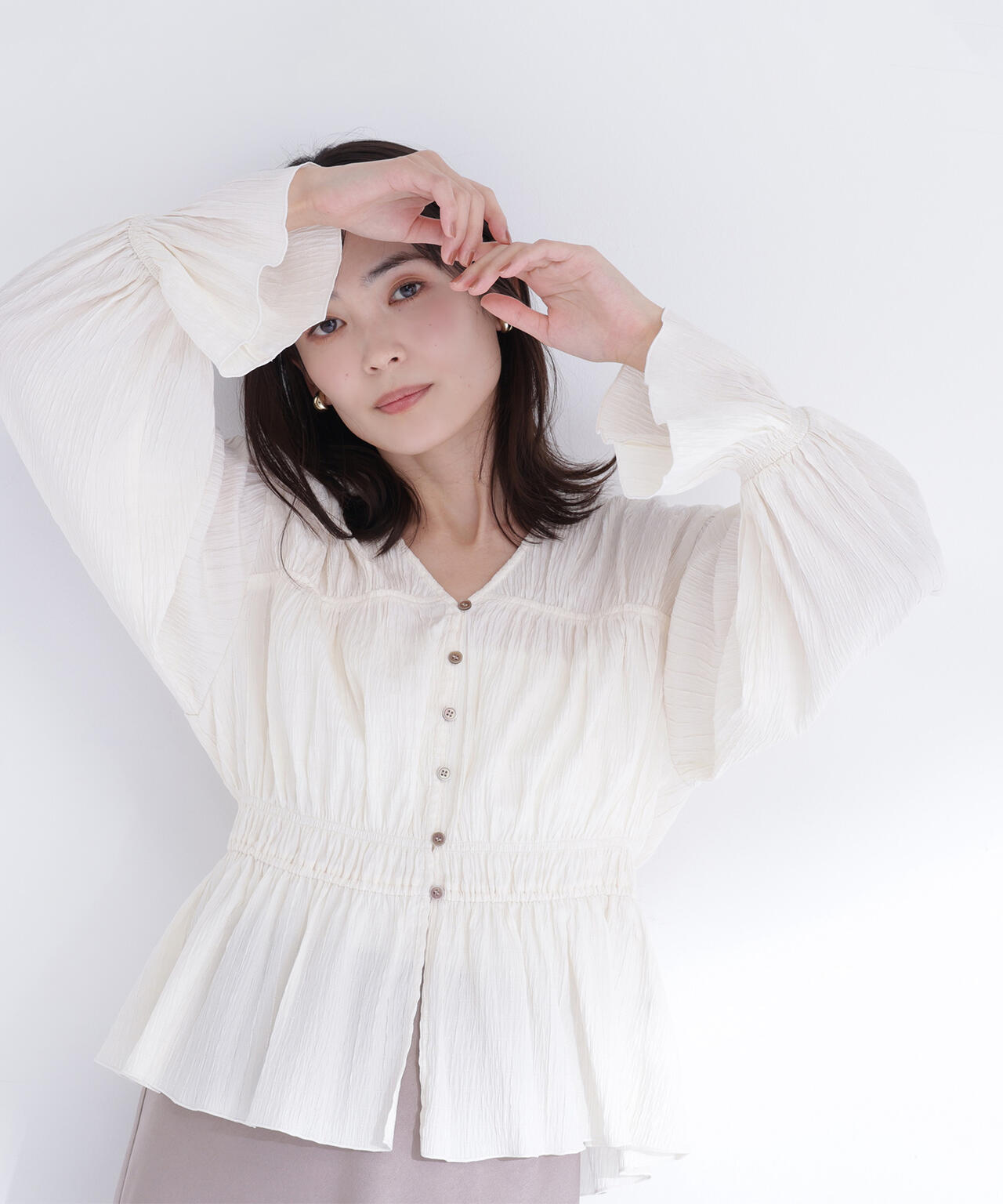 Vネックギャザーブラウス