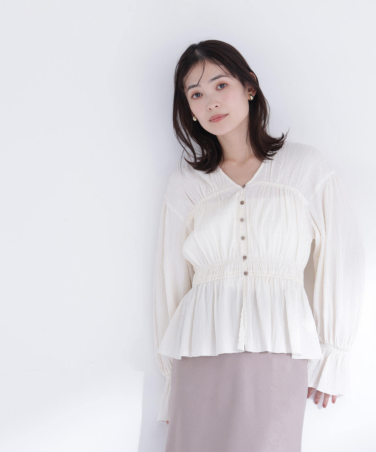 Vネックギャザーブラウス