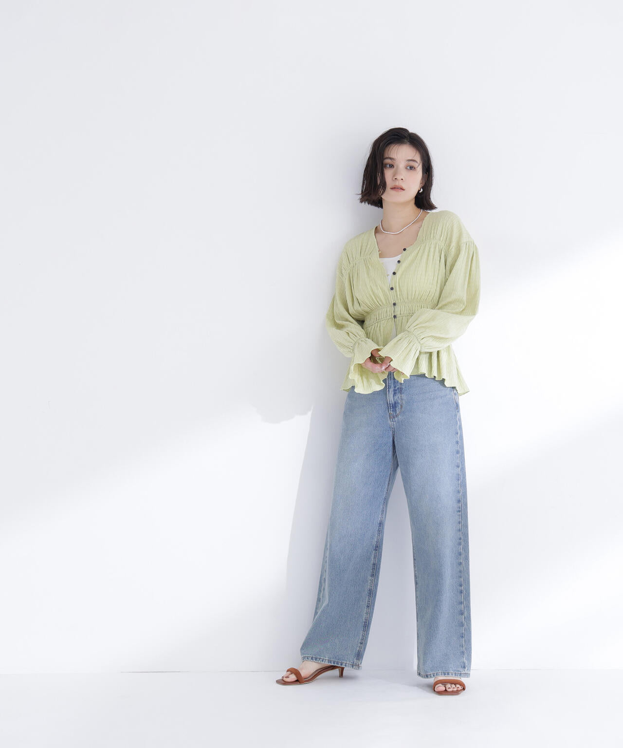 Vネックギャザーブラウス