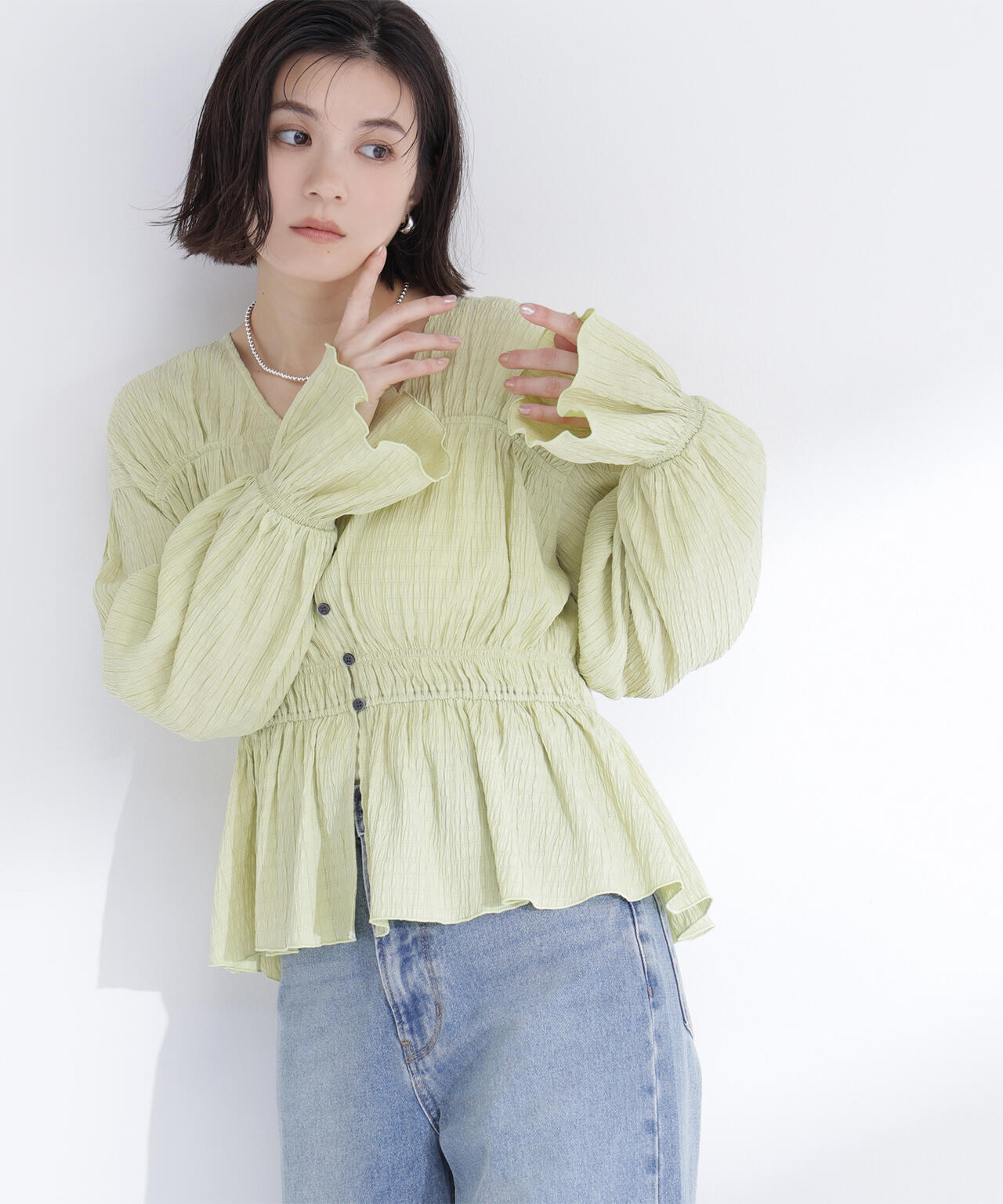 Vネックギャザーブラウス