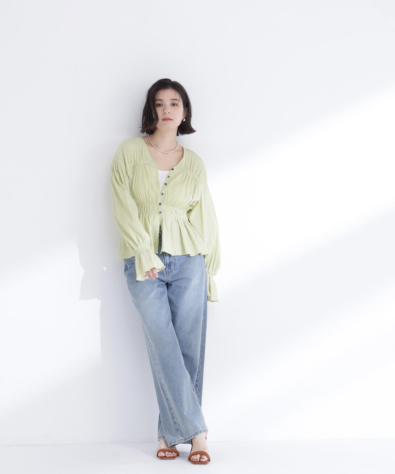 Vネックギャザーブラウス