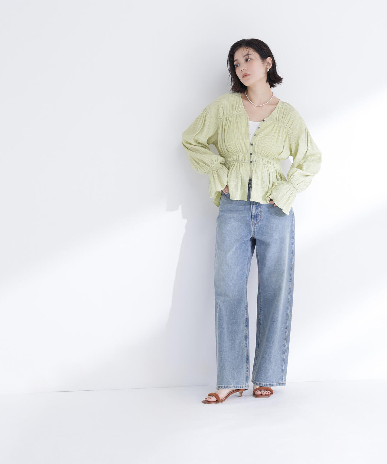 Vネックギャザーブラウス