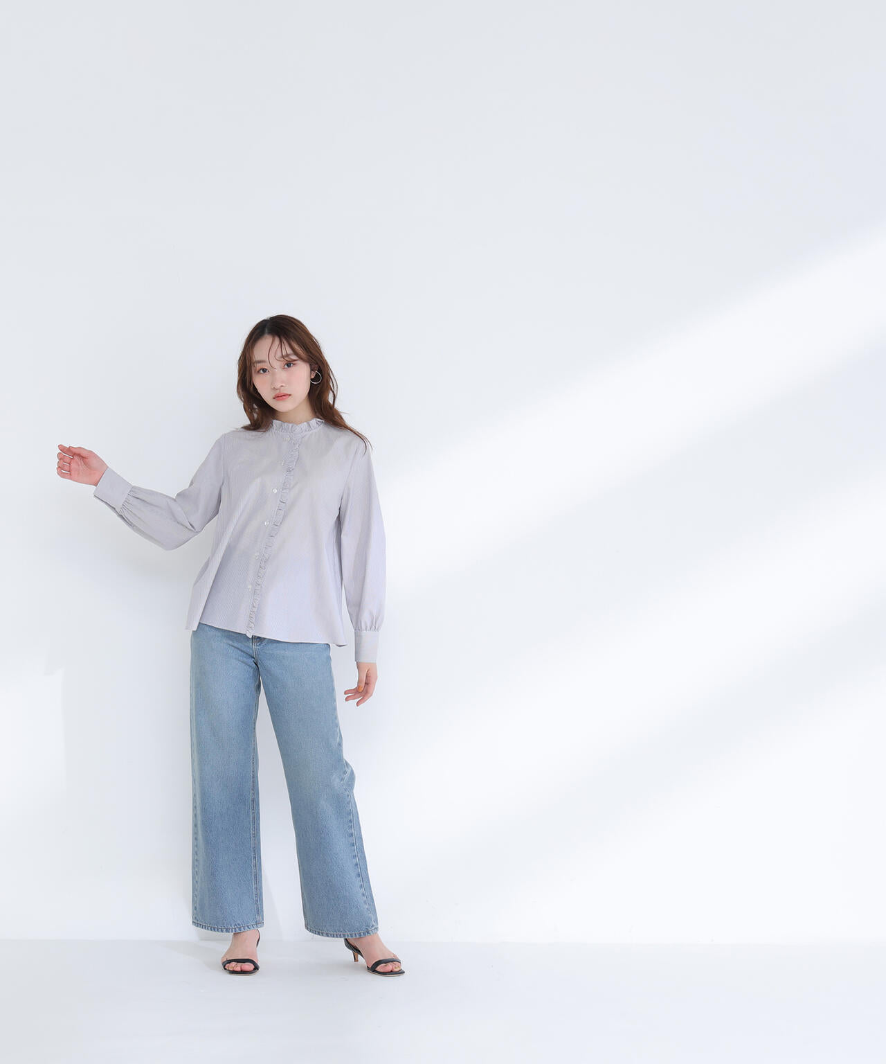 スタンドネックフリルブラウス