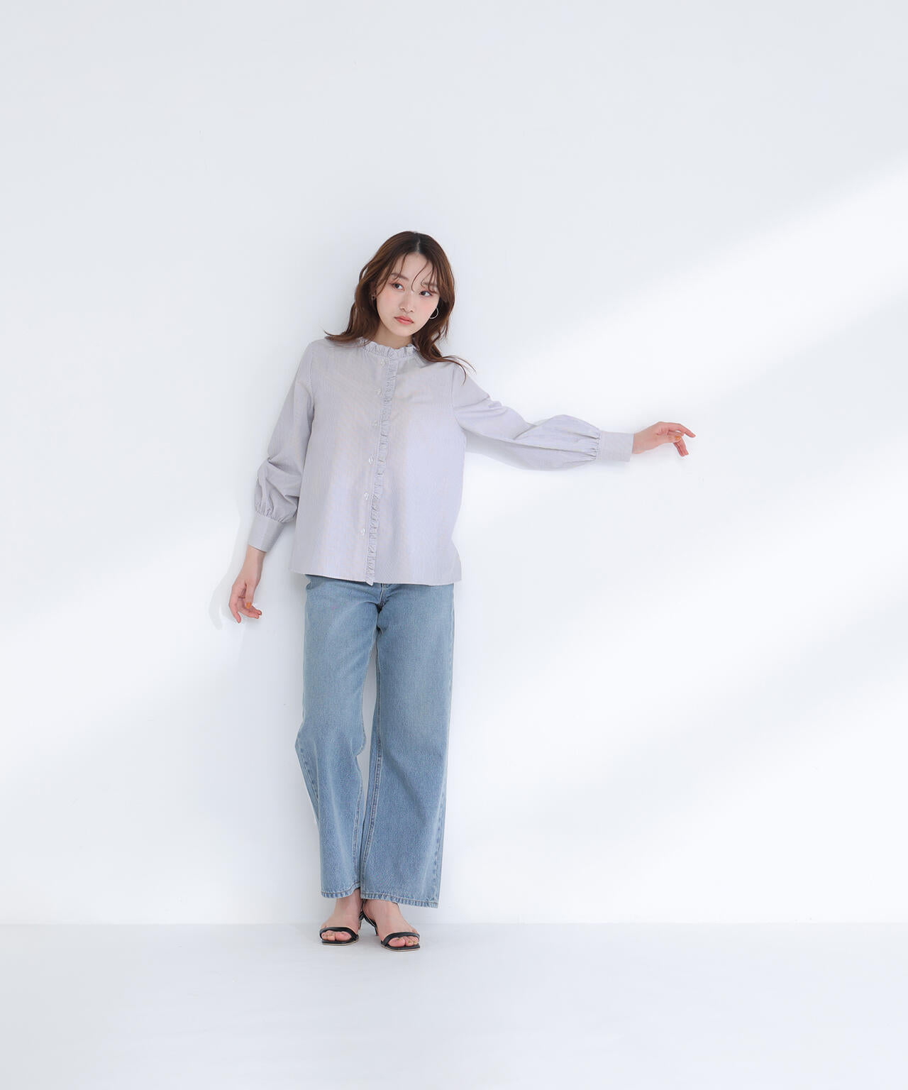 スタンドネックフリルブラウス