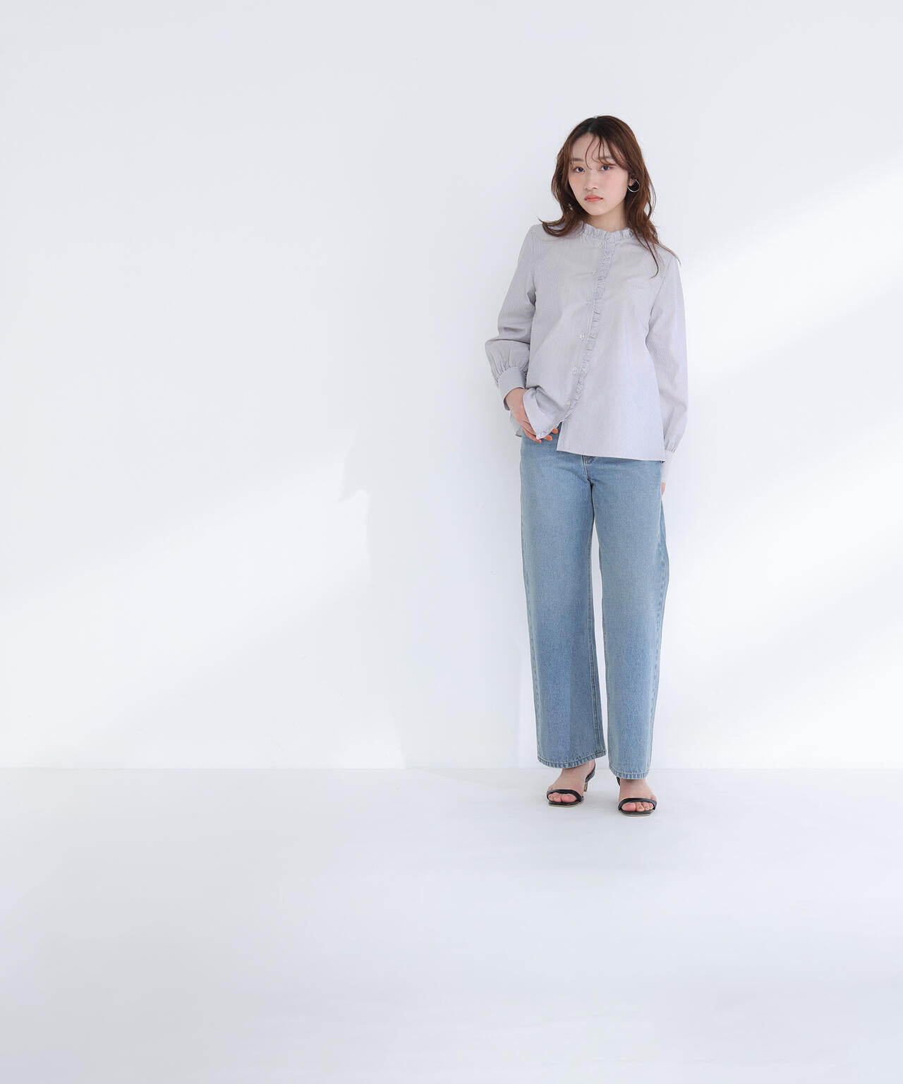 スタンドネックフリルブラウス