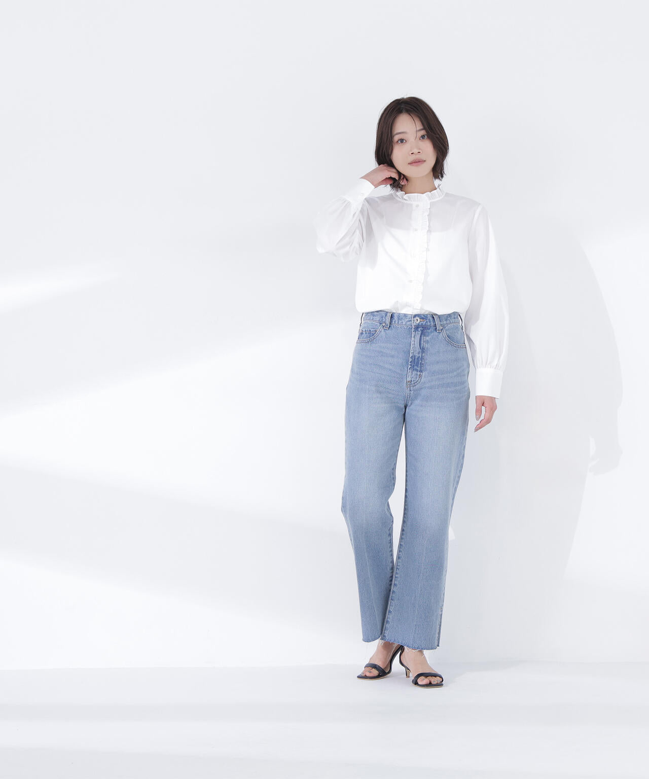 スタンドネックフリルブラウス