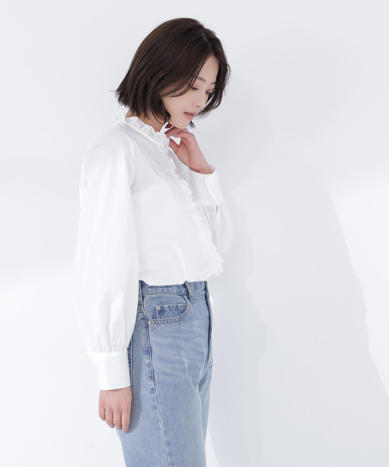 スタンドネックフリルブラウス