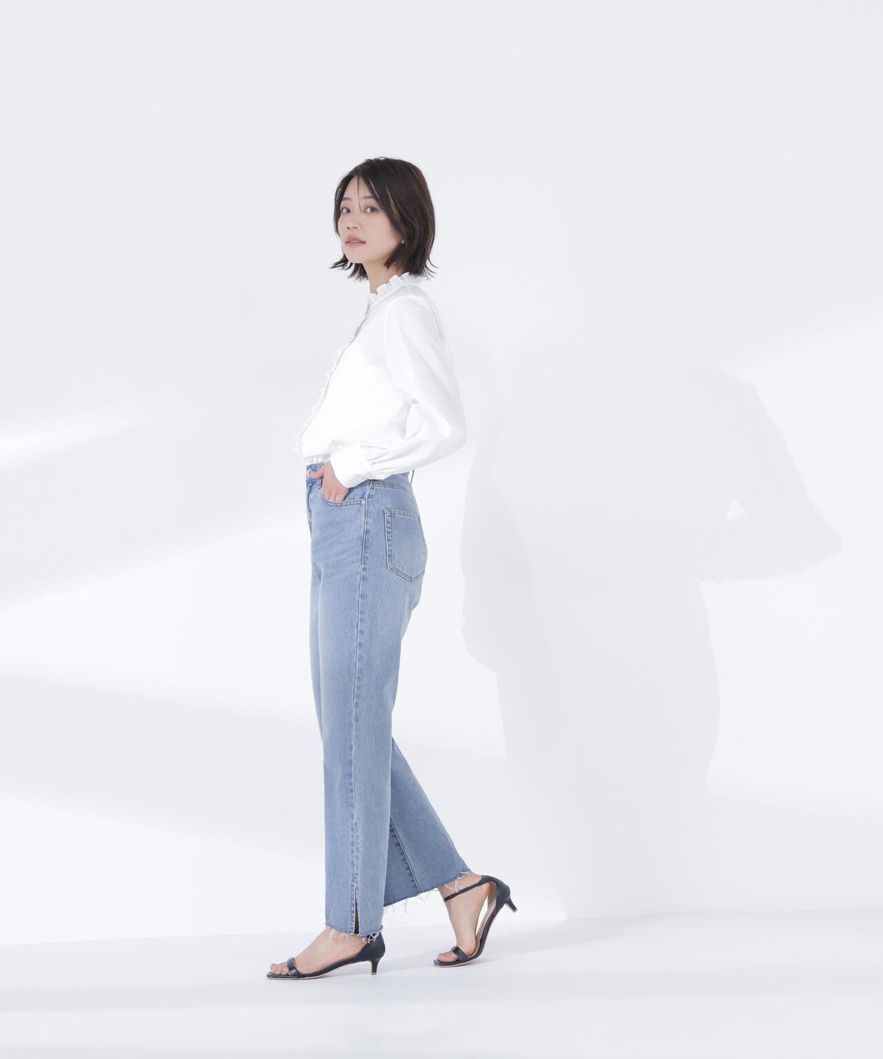 スタンドネックフリルブラウス