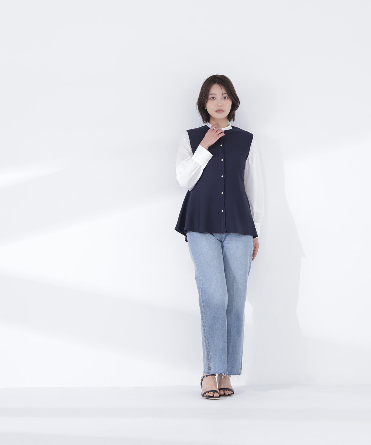 スタンドネックフリルブラウス