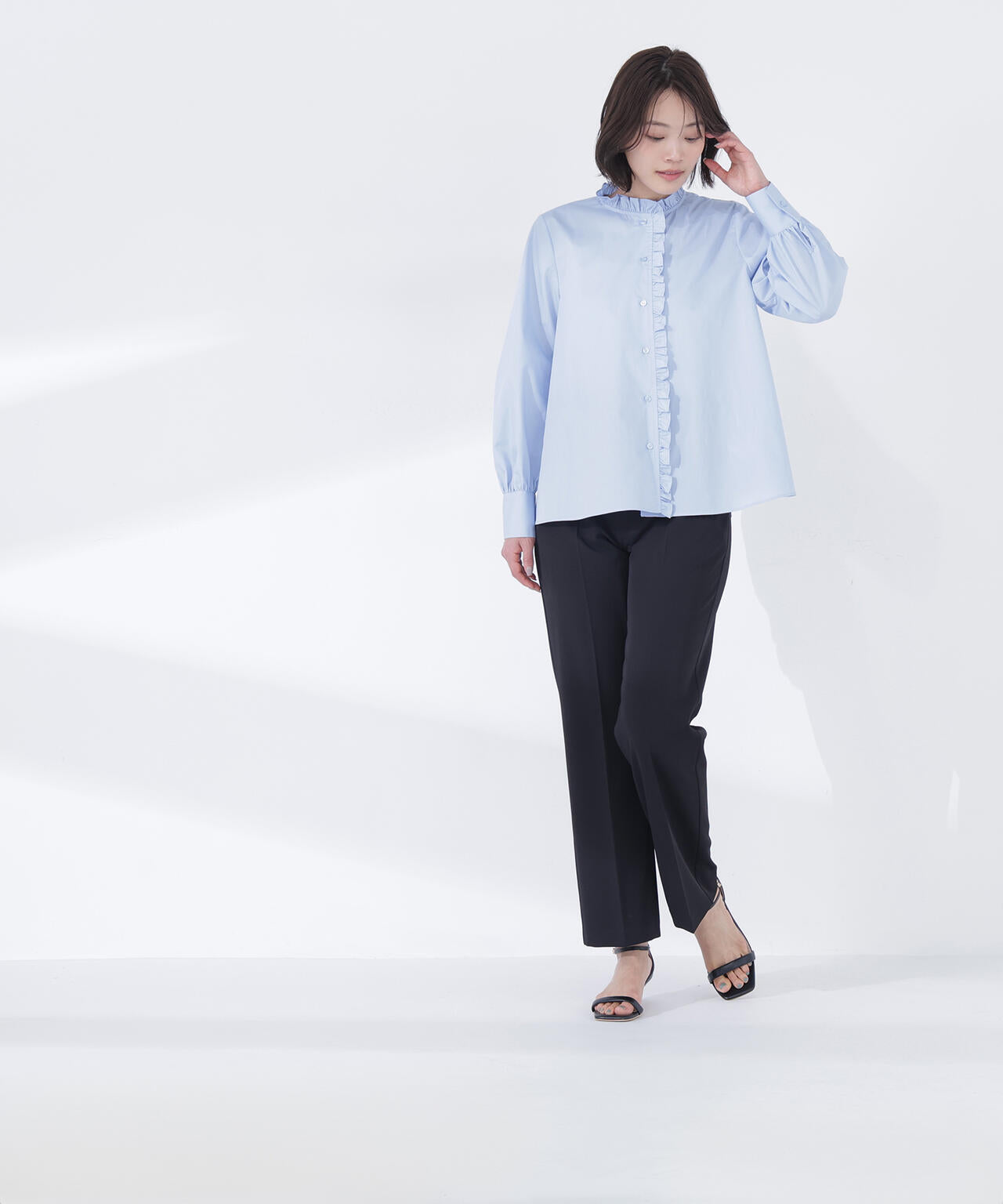 スタンドネックフリルブラウス