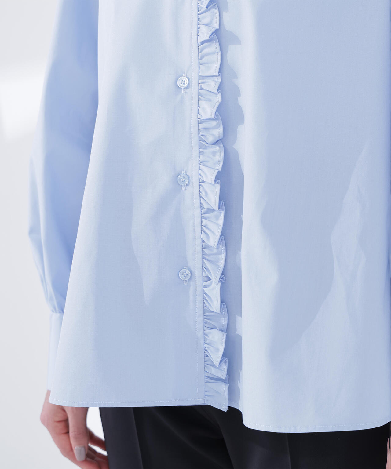 スタンドネックフリルブラウス