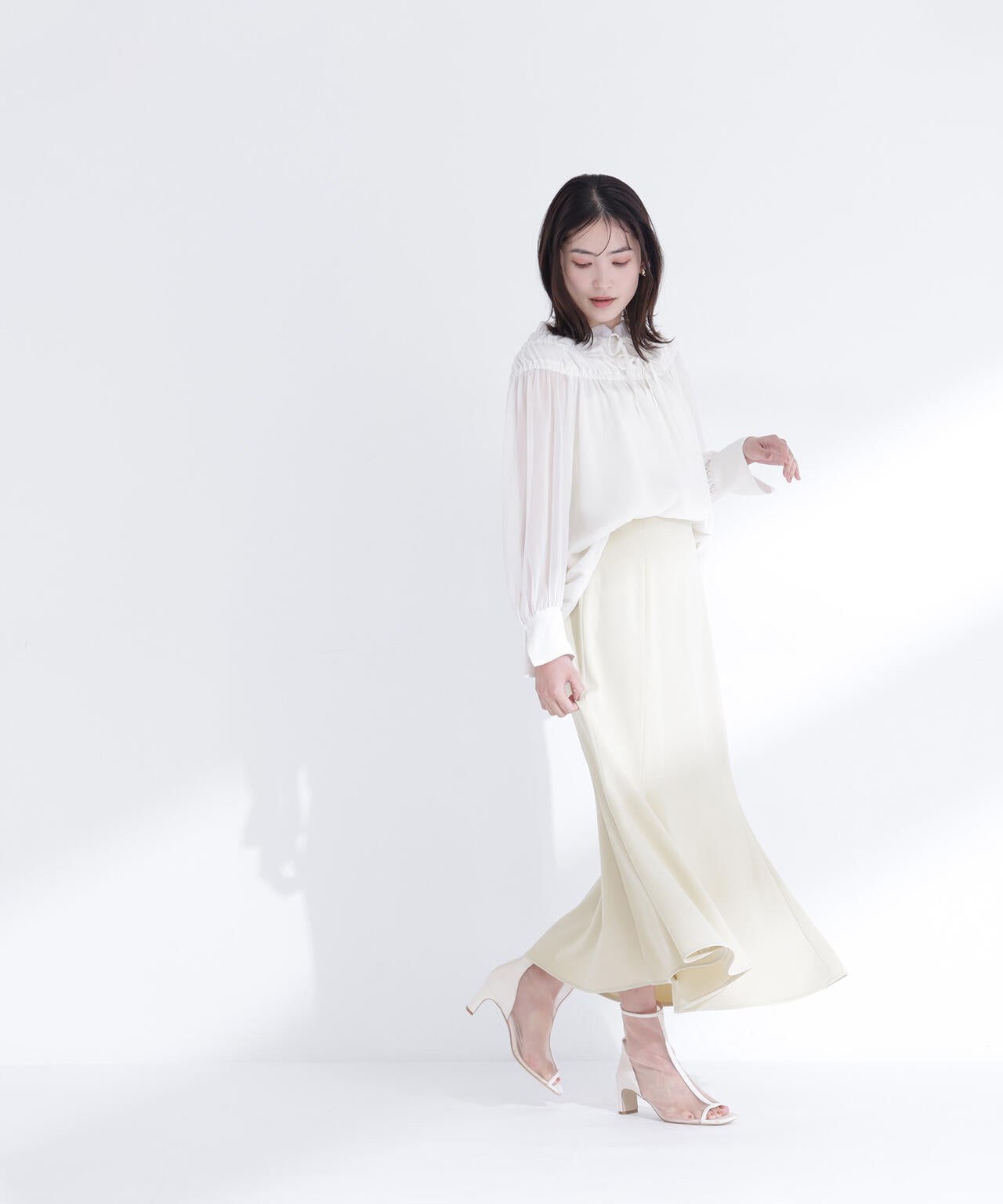 シャーリングショルダーブラウス