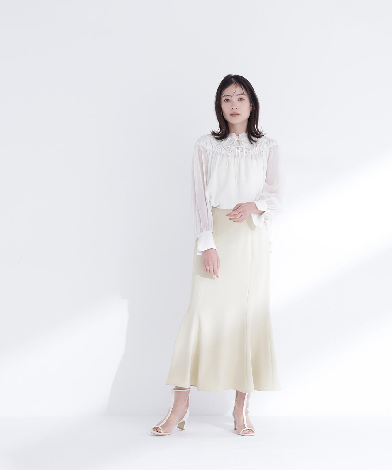 シャーリングショルダーブラウス