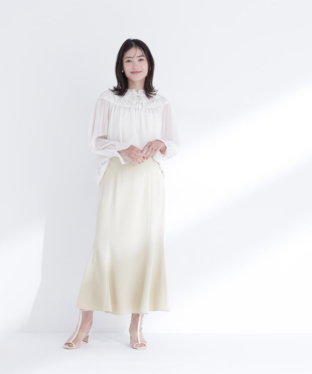 シャーリングショルダーブラウス