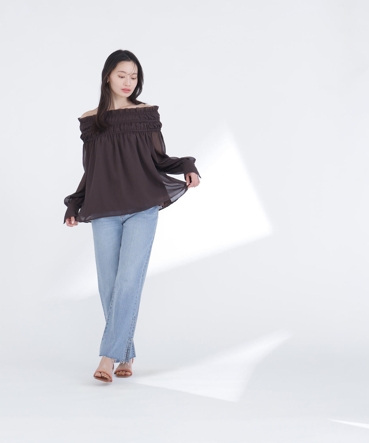 シャーリングショルダーブラウス