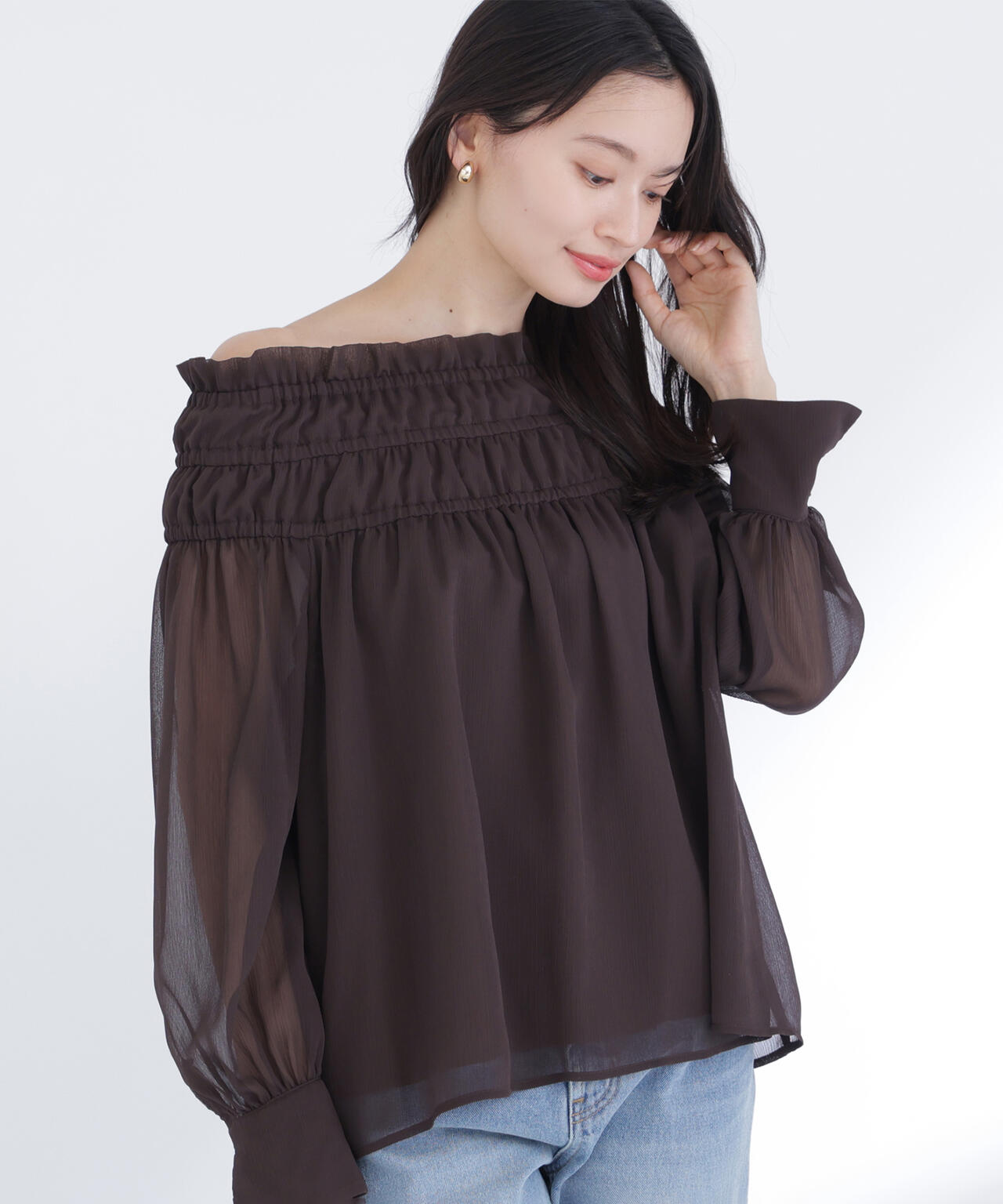 シャーリングショルダーブラウス
