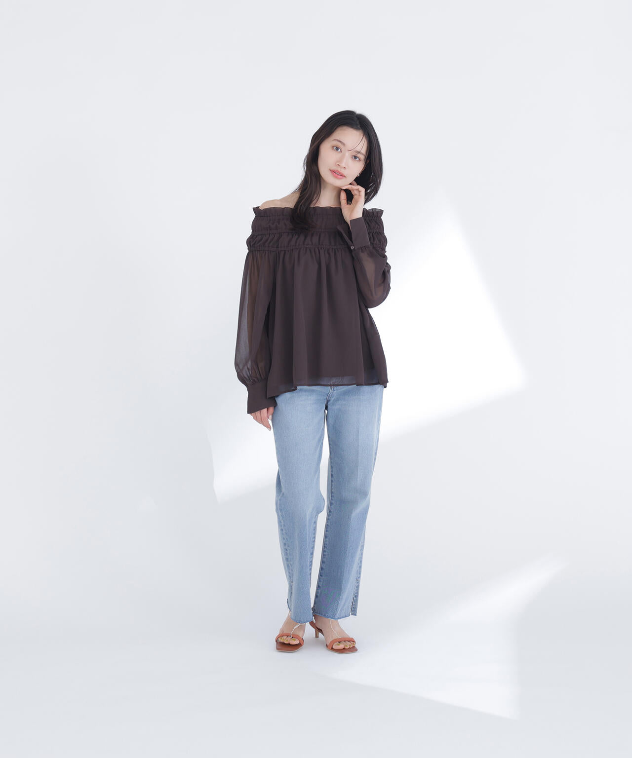 シャーリングショルダーブラウス