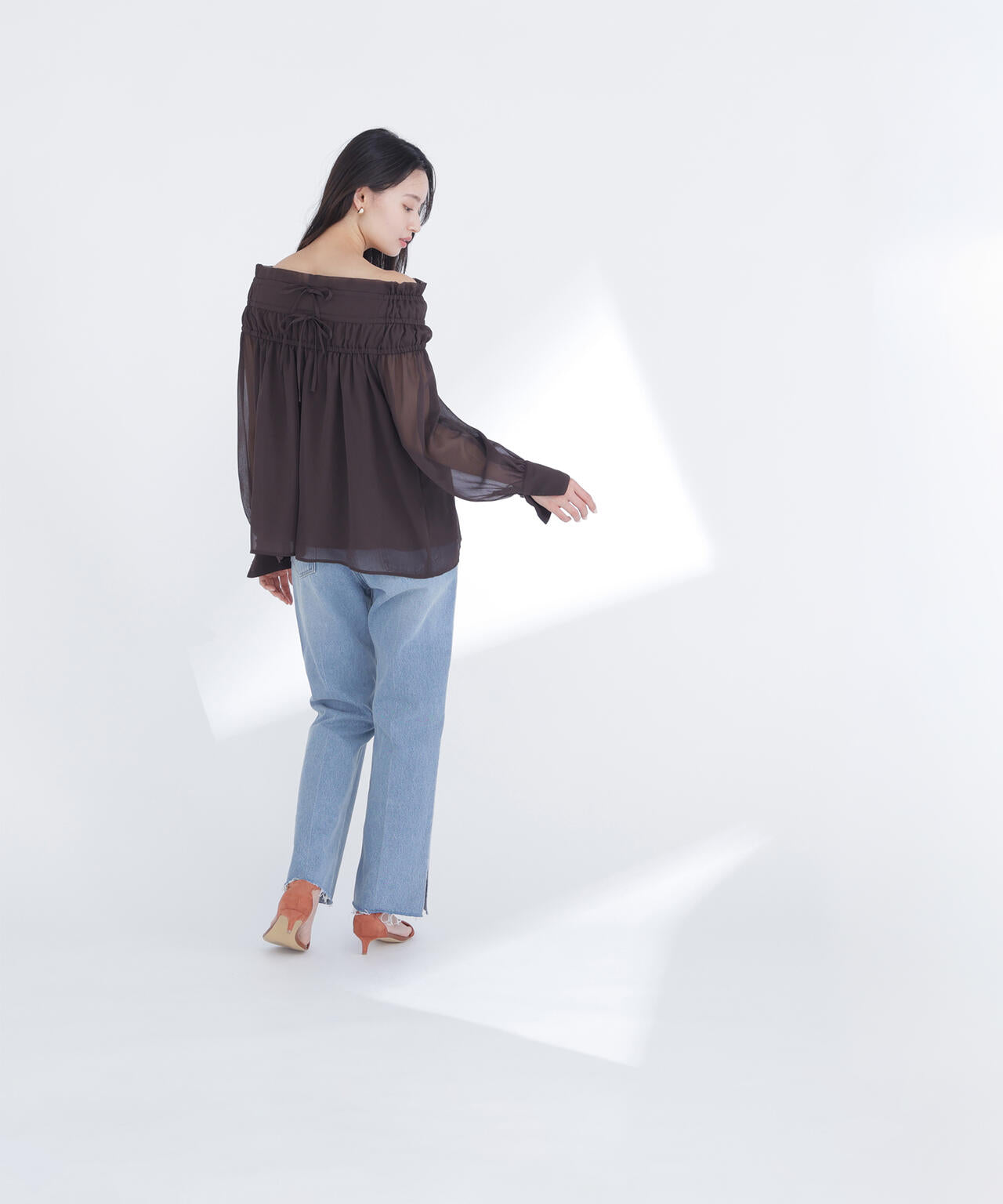 シャーリングショルダーブラウス